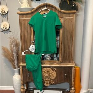 Green Women's Scrub Set